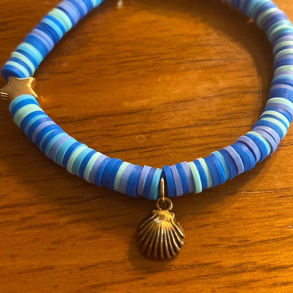 Blue Ocean Clay Bead Bracelet With Seashell Charm Handmade New - Picture 4 of 4